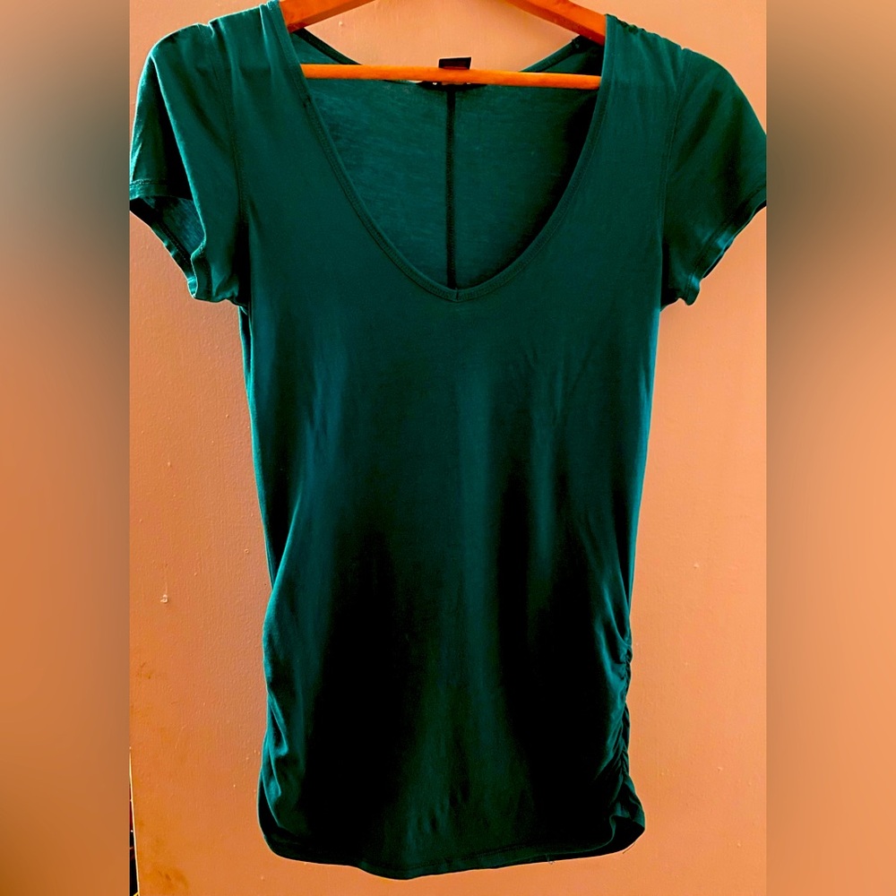 MODA international short capped sleeve tee with side ruching.
